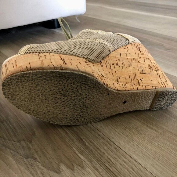 Volatile Gold Lace Up Flirtinini Open Toe Cork Wedge Heels, Size 7.5 - Picture 11 of 14